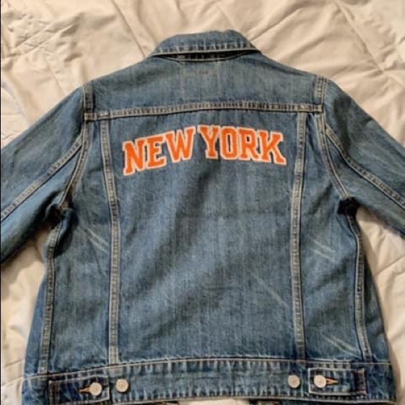 Authentic Levi’s Trucker Jacket (women’s) NBA New York Knicks Edition - Picture 2 of 2